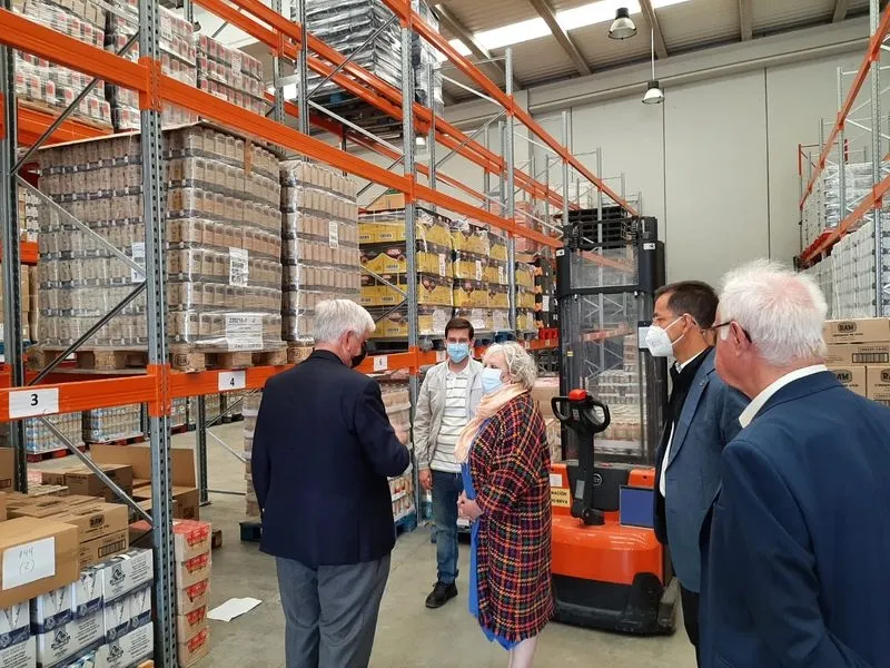 La subdelegada del Gobierno ha visitado el almacén del Banco de Alimentos y la sede provincial de Cruz Roja, organizaciones asociadas a la distribución en la provincia.