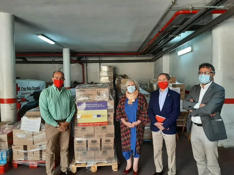La subdelegada del Gobierno ha visitado el almacén del Banco de Alimentos y la sede provincial de Cruz Roja, organizaciones asociadas a la distribución en la provincia.