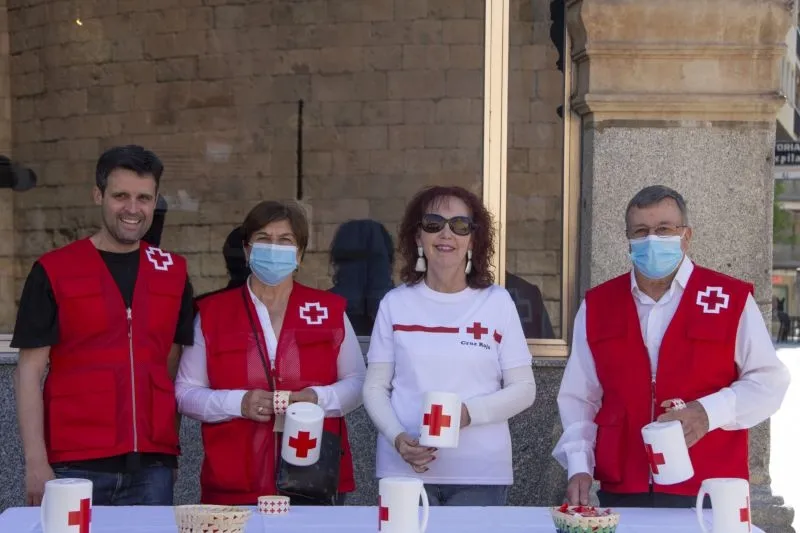 Foto 27 - Los voluntarios de Cruz Roja viven con intensidad el D&iacute;a de la Banderita