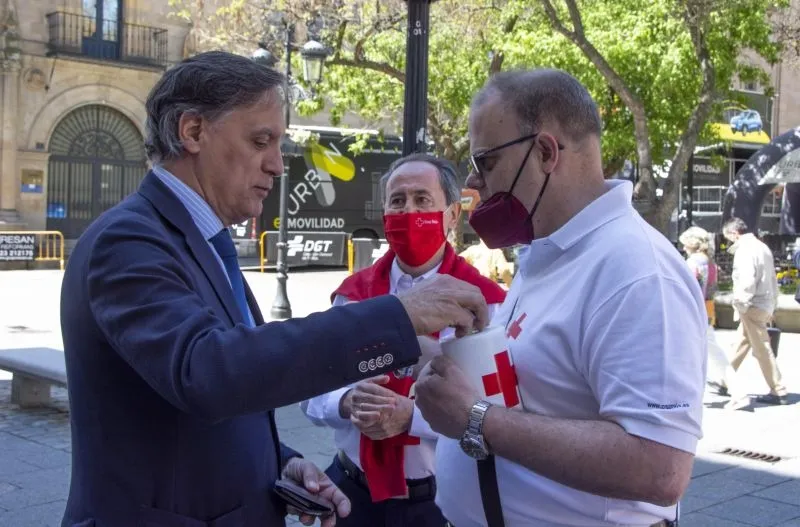 Foto 15 - Los voluntarios de Cruz Roja viven con intensidad el D&iacute;a de la Banderita