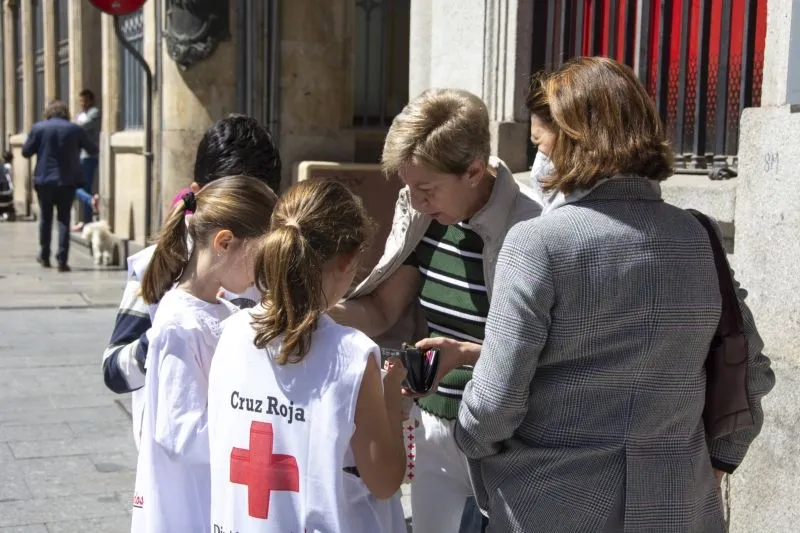 Foto 12 - Los voluntarios de Cruz Roja viven con intensidad el D&iacute;a de la Banderita