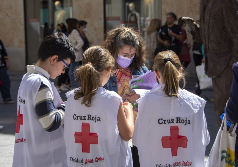 Foto 11 - Los voluntarios de Cruz Roja viven con intensidad el Día de la Banderita