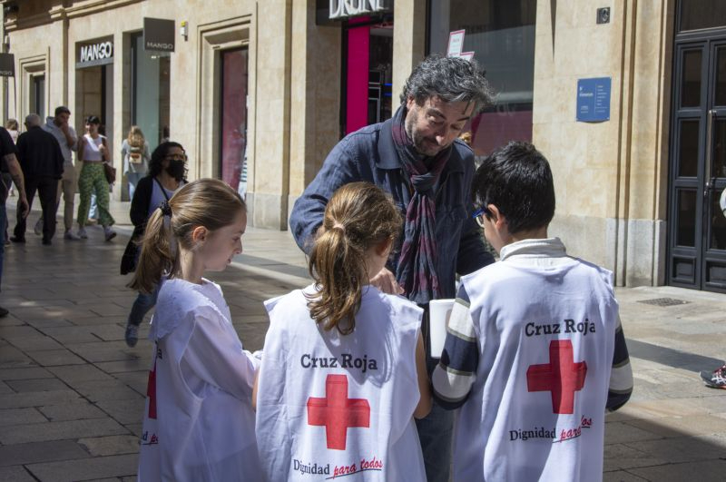 Foto 10 - Los voluntarios de Cruz Roja viven con intensidad el Día de la Banderita