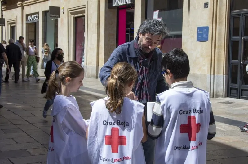 Foto 10 - Los voluntarios de Cruz Roja viven con intensidad el D&iacute;a de la Banderita