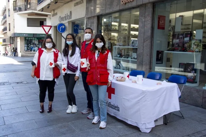 Foto 33 - Los voluntarios de Cruz Roja viven con intensidad el D&iacute;a de la Banderita