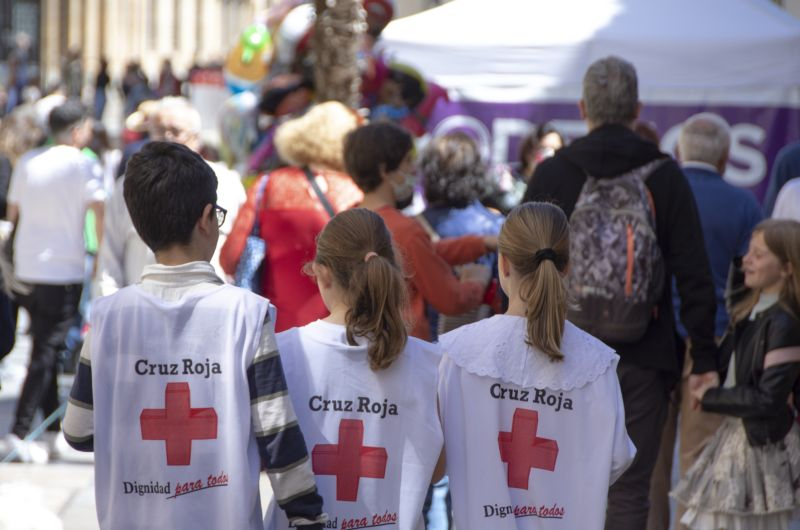 Foto 7 - Los voluntarios de Cruz Roja viven con intensidad el Día de la Banderita