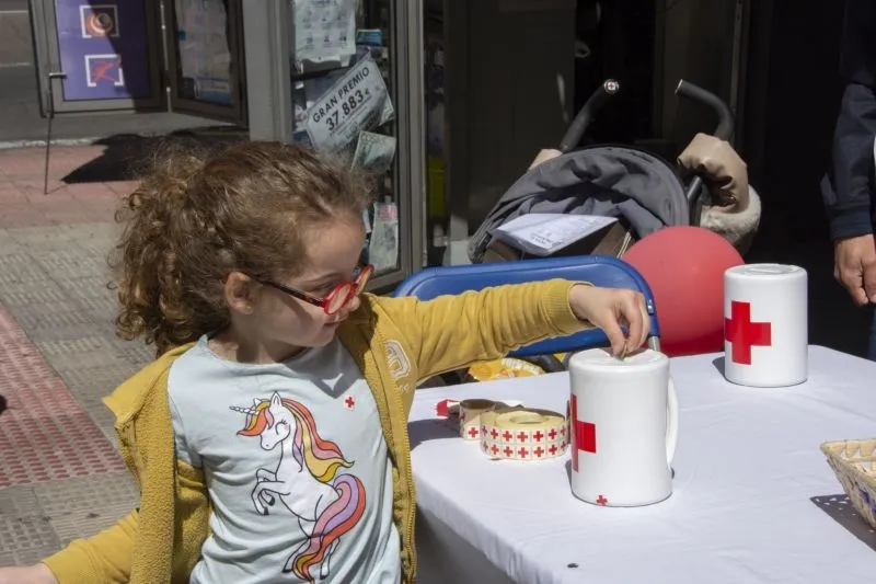 Foto 5 - Los voluntarios de Cruz Roja viven con intensidad el D&iacute;a de la Banderita