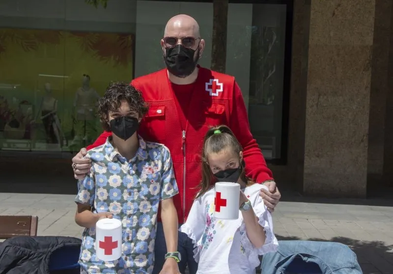 Foto 3 - Los voluntarios de Cruz Roja viven con intensidad el D&iacute;a de la Banderita