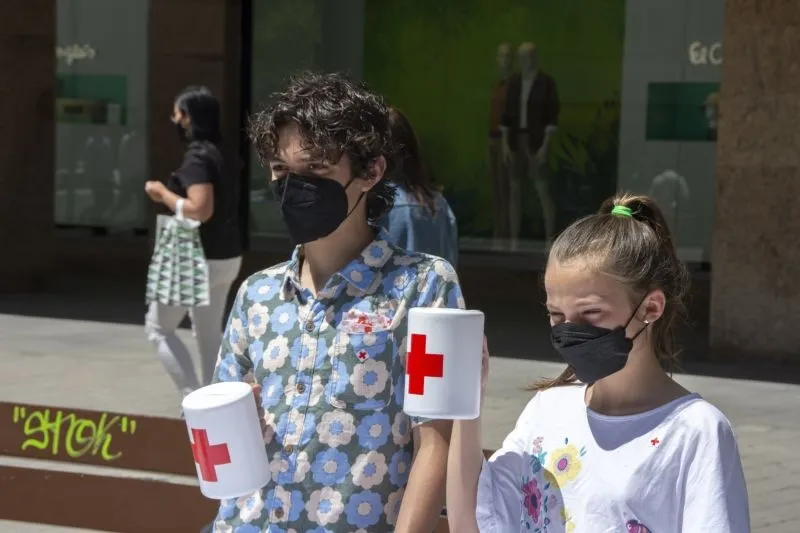 Foto 2 - Los voluntarios de Cruz Roja viven con intensidad el D&iacute;a de la Banderita