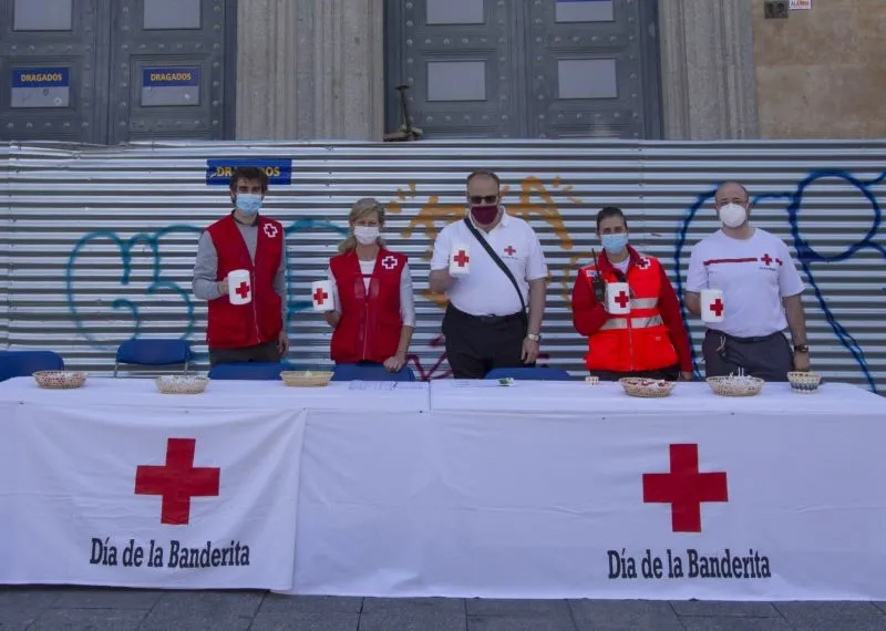 Foto 28 - Los voluntarios de Cruz Roja viven con intensidad el D&iacute;a de la Banderita
