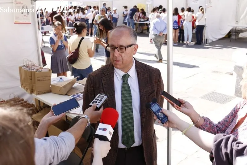 Feria de la Ciencia 'Primavera Científica' en la plaza de los Bandos. Fotos de David Sañudo
