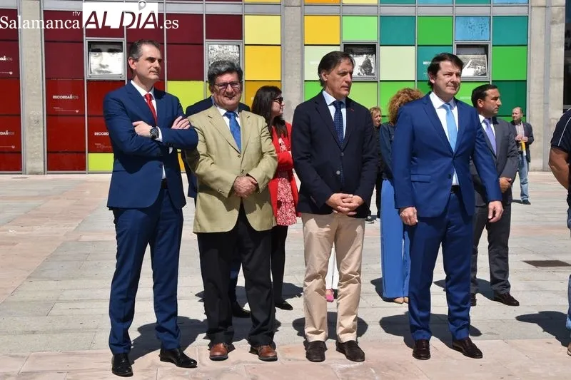 Cientos de escolares salmantinos participaron en los actos del Día de Europa en la plaza de la Concordia. Foto A. M.