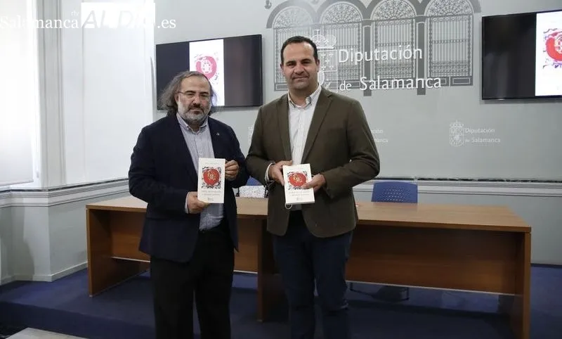 El poeta Alfredo Pérez Alencart, en la presentación de su libro 'Orillas de un mundo o Mosaico lusitano', en la Diputación. Foto de David Sañudo