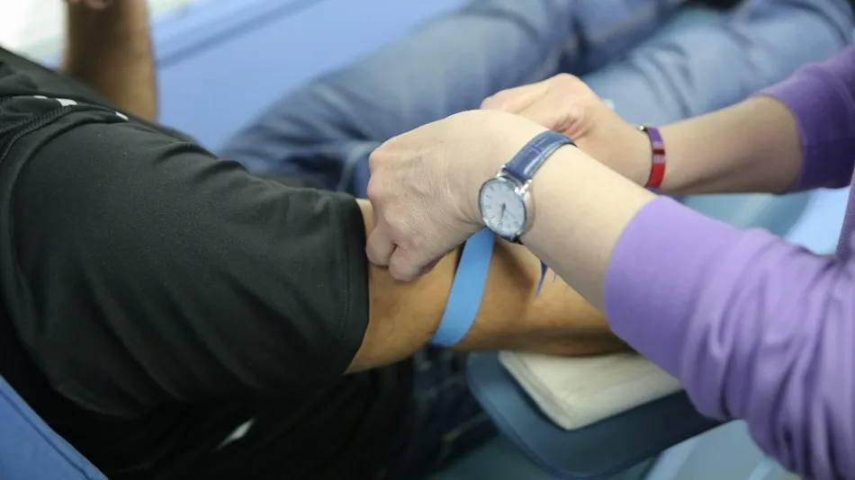 Foto de archivo de los preparativos para una donación de sangre