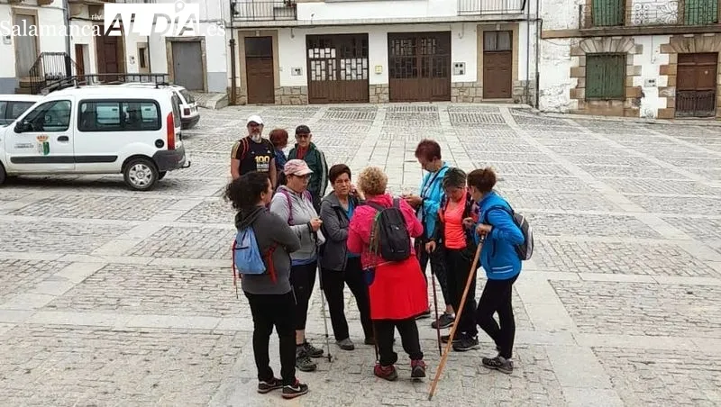Los senderistas disfrutaron de una marcha de 12 kilómetros que se inició en la Plaza Mayor
