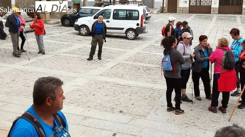 Los senderistas disfrutaron de una marcha de 12 kilómetros que se inició en la Plaza Mayor