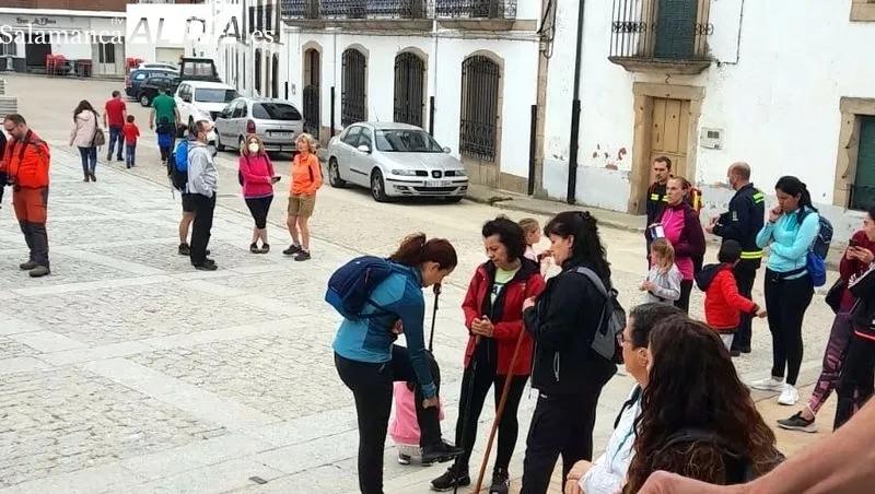 Los senderistas disfrutaron de una marcha de 12 kilómetros que se inició en la Plaza Mayor