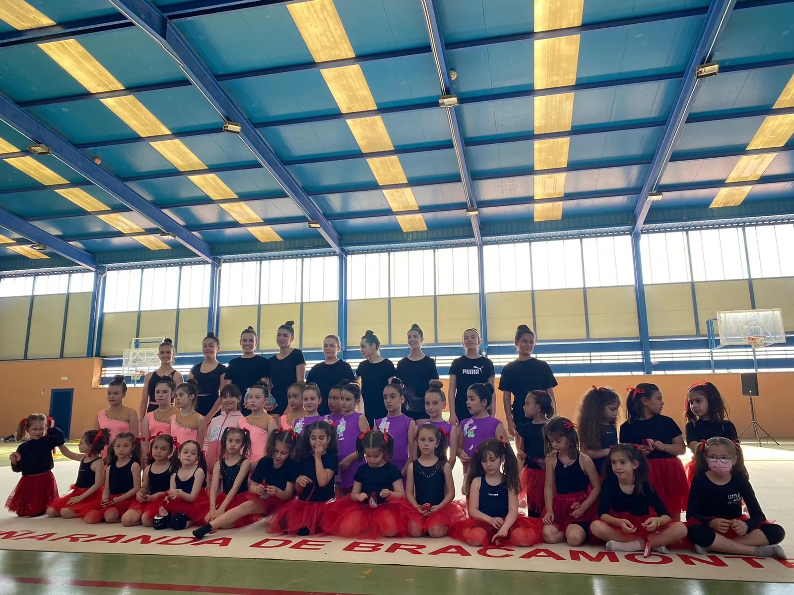 La escuela municipal de gimnasia rítmica organizaba una exhibición fin de curso 