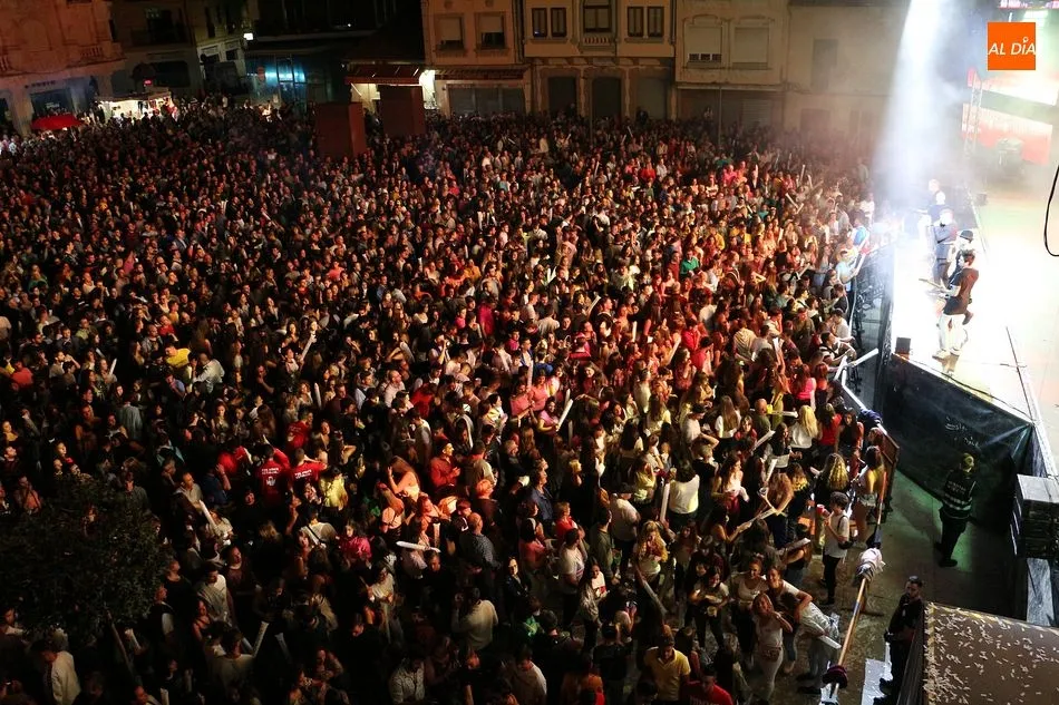 La Orquesta Panorama volverá a llenar la plaza Mayor con miles de personas - Archivo/KR