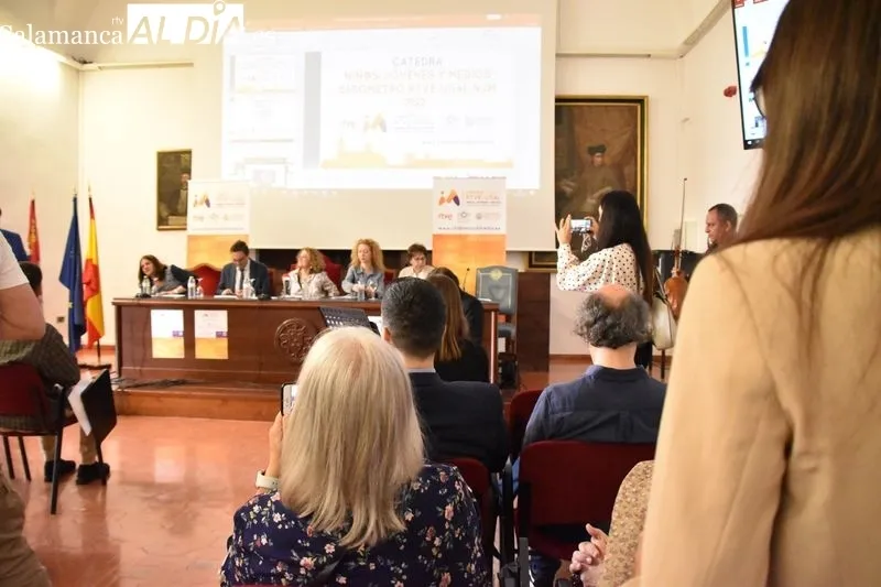 Presentación en el Colegio Fonseca de la Cátedra RTVE-USAL Niñ@s, Jóvenes y Medios. Foto de Vanesa Martins