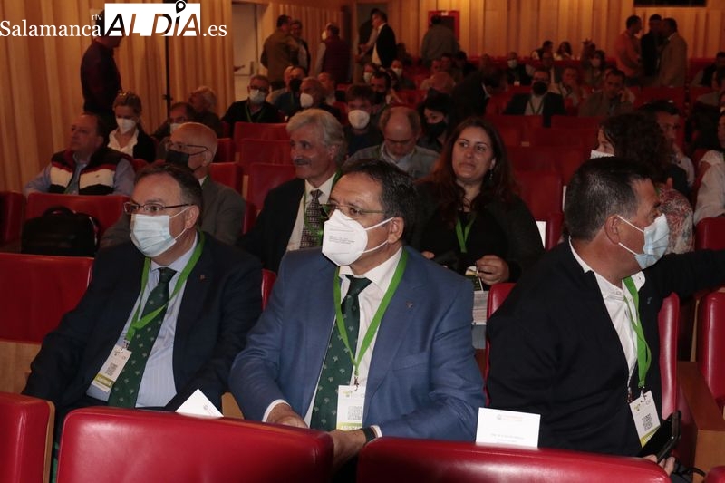 Jornada inaugural del I Congreso Internacional de Vacuno en el Auditorio Fonseca. Foto de David Sañudo