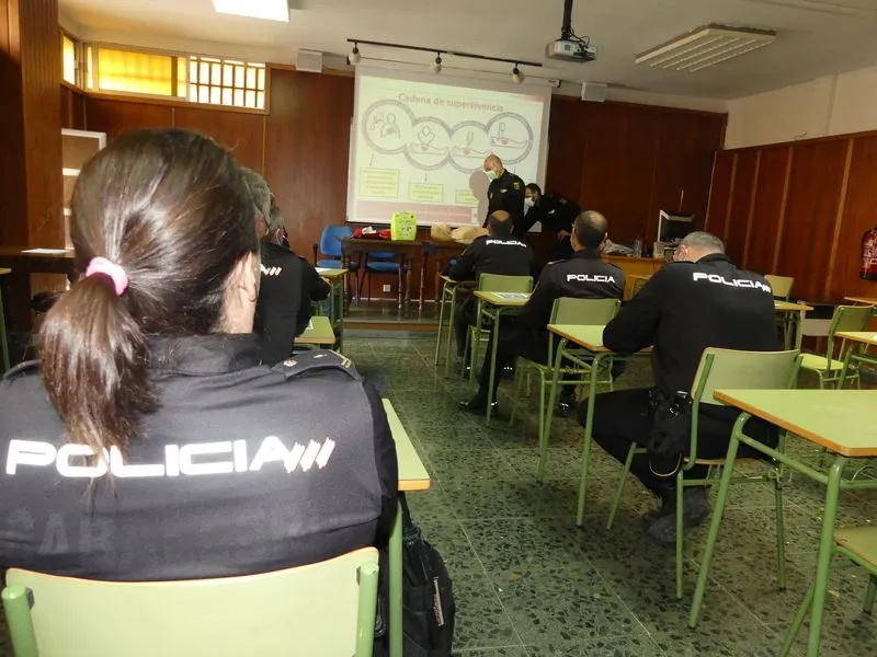 Jornada de formación en primeros auxilios en la Comisaría de la Policía Nacional de Salamanca