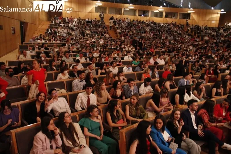 Foto 13 - Psicolog&iacute;a se viste de gala para celebrar la graduaci&oacute;n de su &uacute;ltima promoci&oacute;n