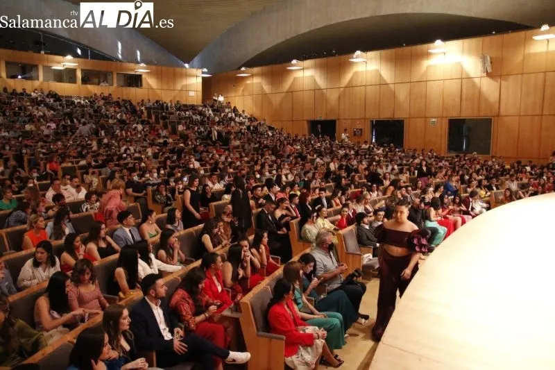 Foto 12 - Psicolog&iacute;a se viste de gala para celebrar la graduaci&oacute;n de su &uacute;ltima promoci&oacute;n