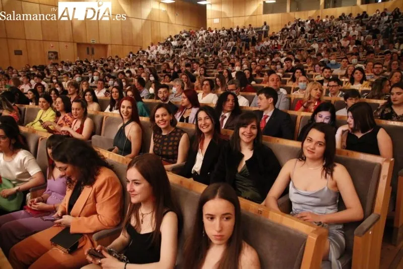 Foto 9 - Psicolog&iacute;a se viste de gala para celebrar la graduaci&oacute;n de su &uacute;ltima promoci&oacute;n