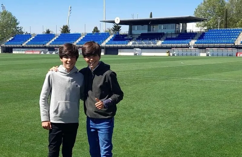 Nico y Jacobo, hijos de Nuno Afonso, exjugador de la UDS, felices por su fichaje por el Real Madrid