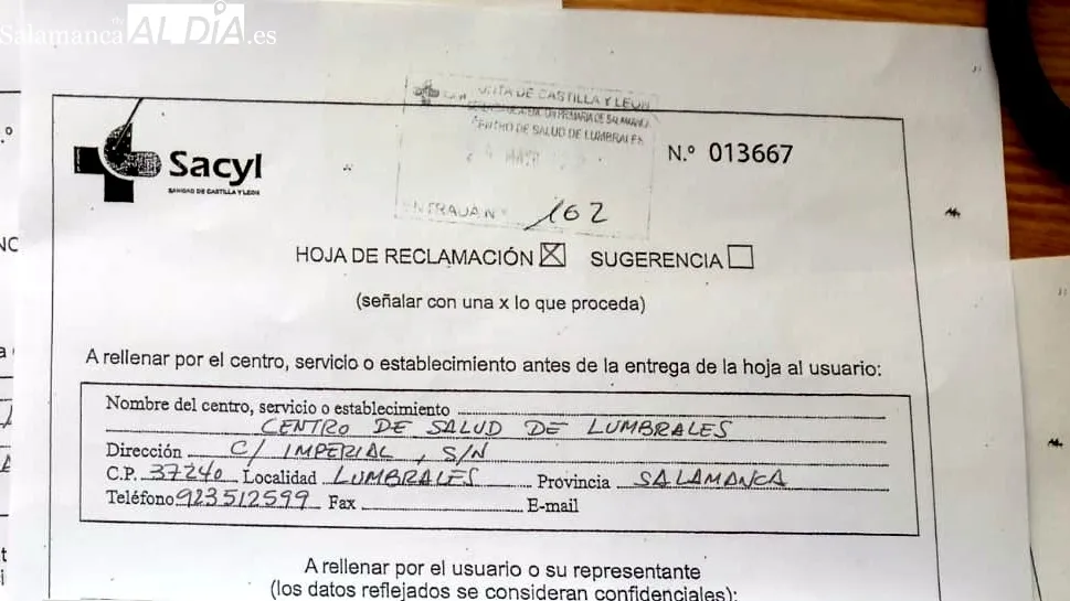 Los vecinos están presentando reclamaciones al Sacyl en el centro de salud de Lumbrales