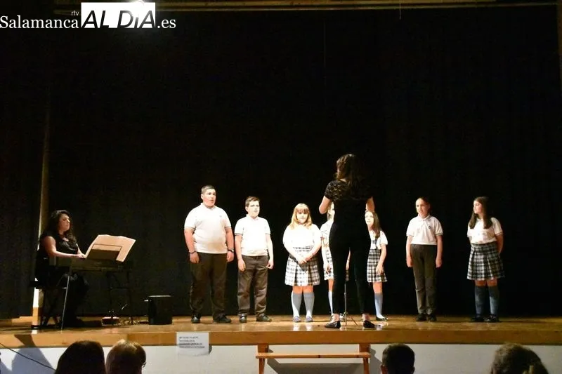 Actuación del coro de La Milagrosa 