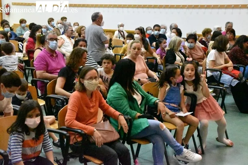 Actuación del coro de La Milagrosa 