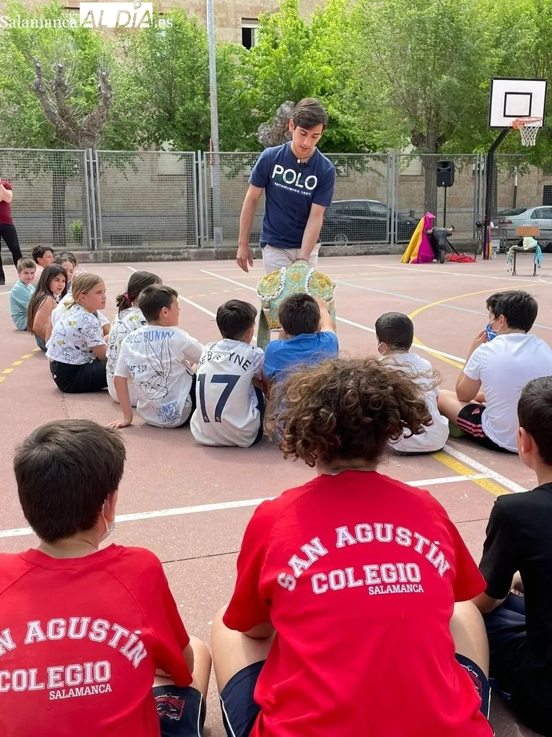 Clase práctica de tauromaquia con Ismael Martín en el colegio San Agustín