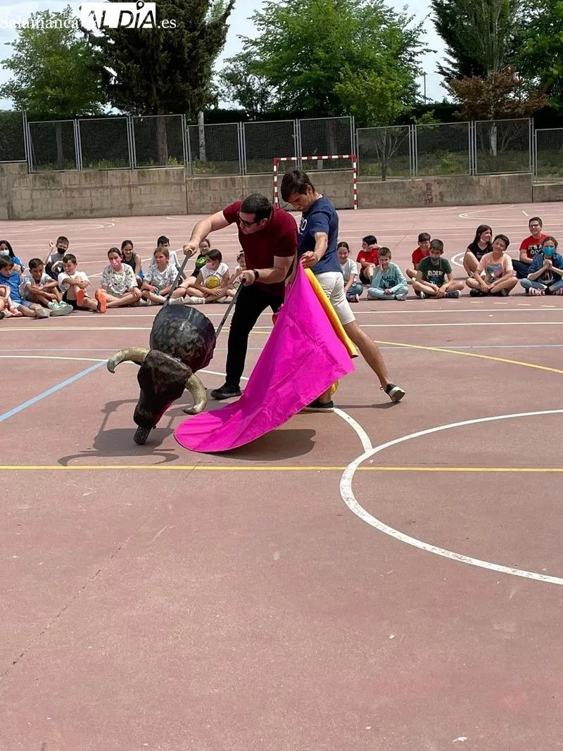 Clase práctica de tauromaquia con Ismael Martín en el colegio San Agustín