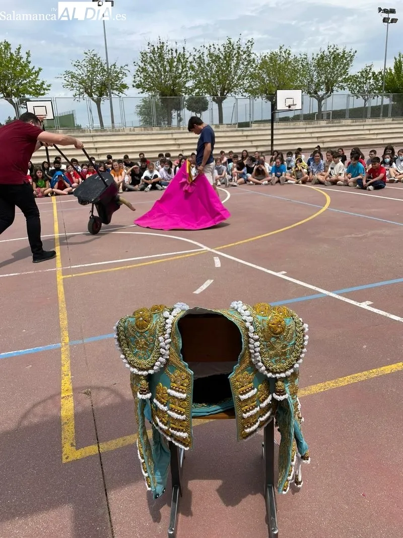 Clase práctica de tauromaquia con Ismael Martín en el colegio San Agustín