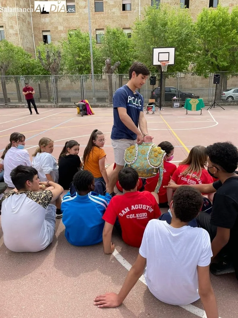 Clase práctica de tauromaquia con Ismael Martín en el colegio San Agustín