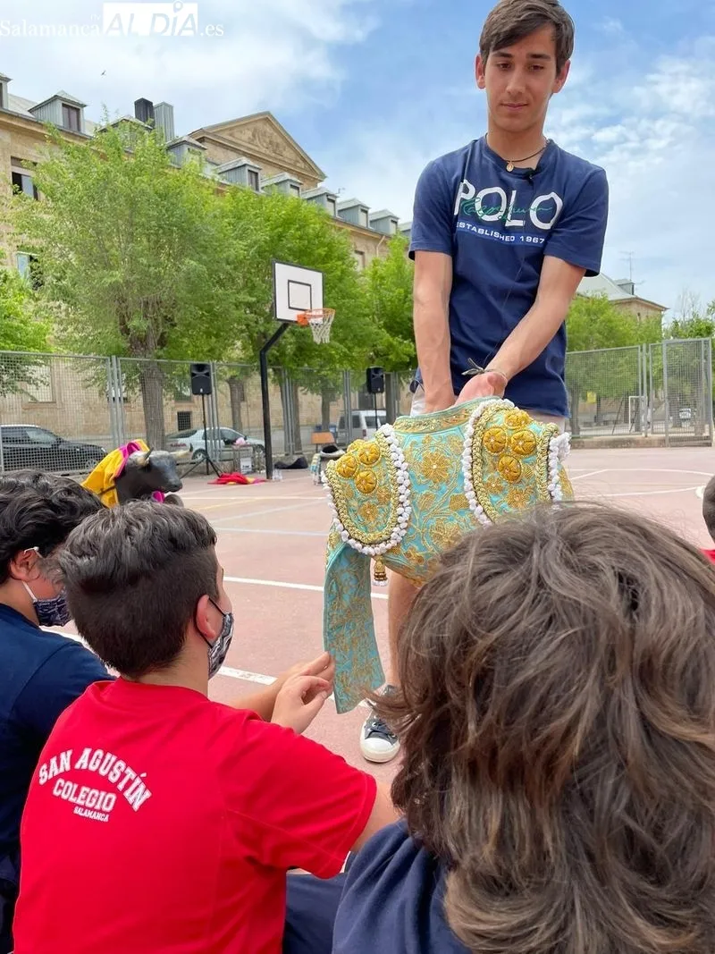 Clase práctica de tauromaquia con Ismael Martín en el colegio San Agustín