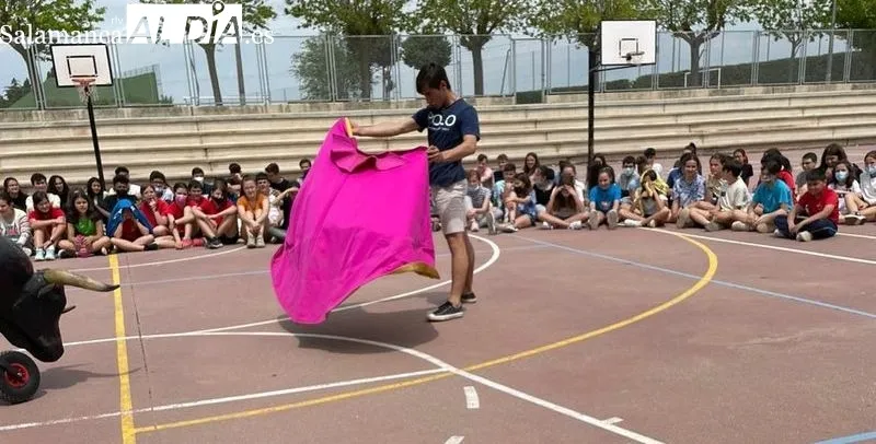 Clase práctica de tauromaquia con Ismael Martín en el colegio San Agustín