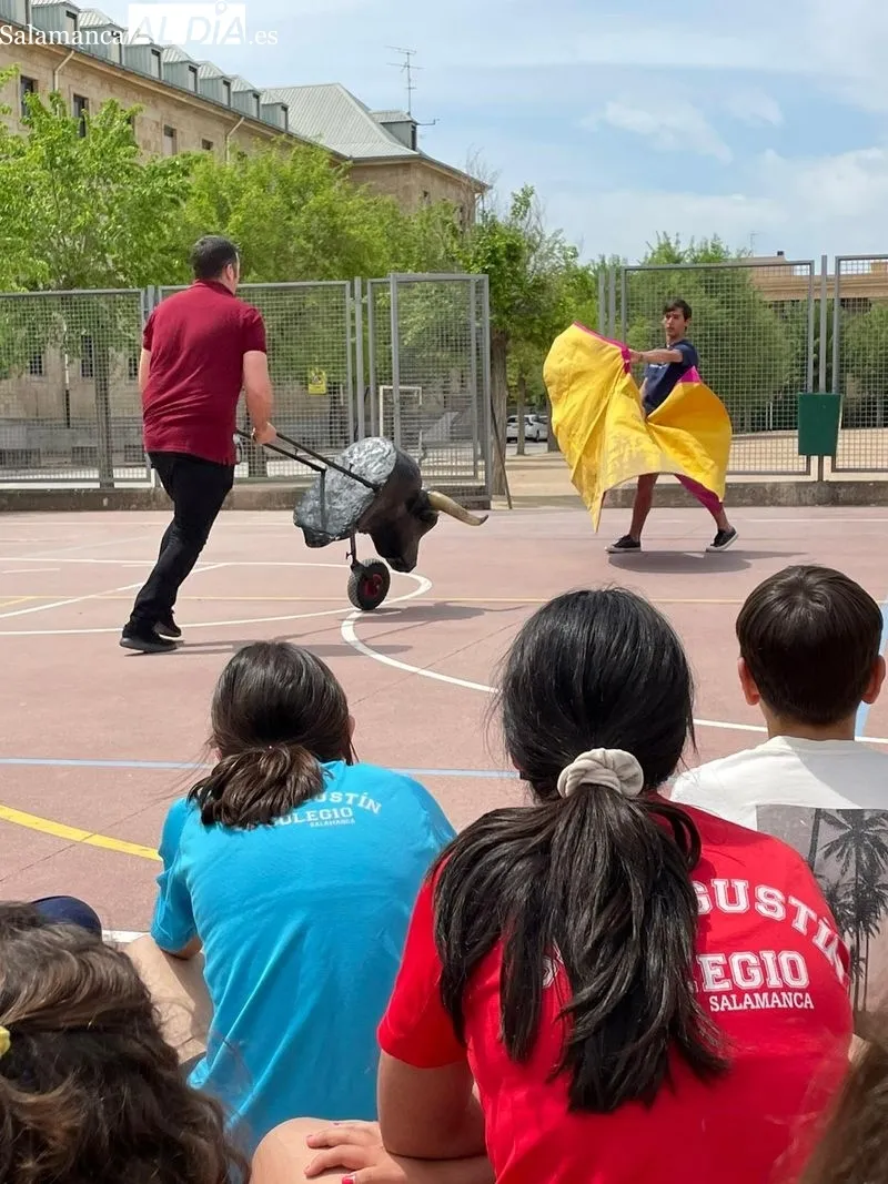 Clase práctica de tauromaquia con Ismael Martín en el colegio San Agustín