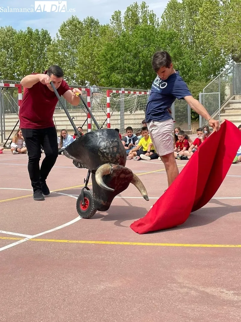 Clase práctica de tauromaquia con Ismael Martín en el colegio San Agustín