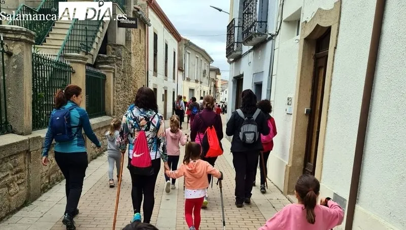Los senderistas disfrutaron de una marcha de 12 kilómetros que se inició en la Plaza Mayor