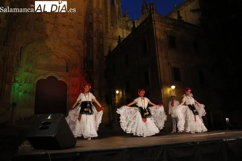 Actuación de la Compañía Titular de Danza Folklórica de la UANL - David Sañudo