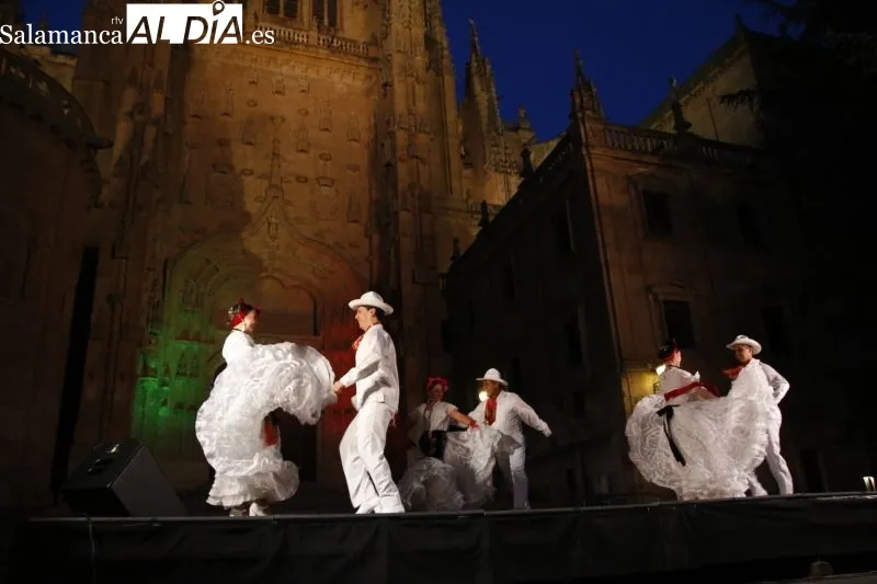 Actuación de la Compañía Titular de Danza Folklórica de la UANL - David Sañudo