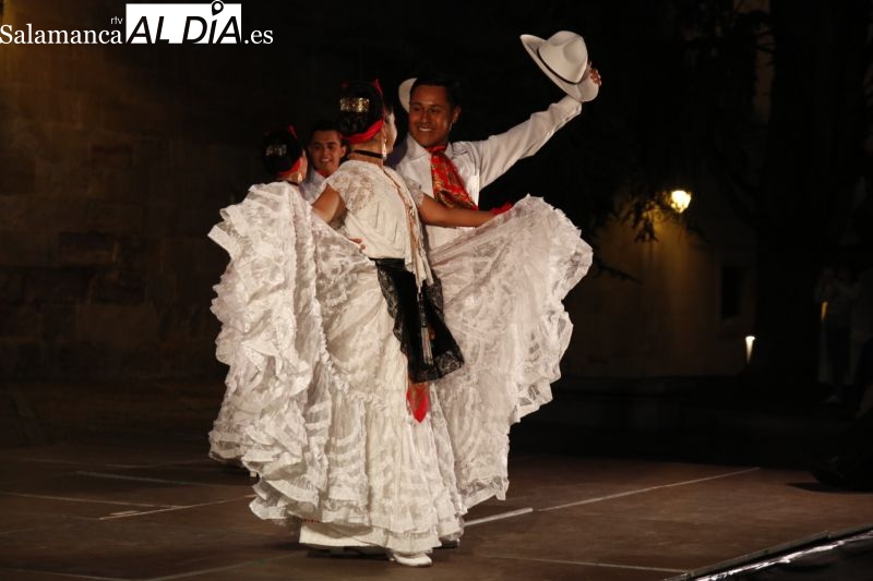 Actuación de la Compañía Titular de Danza Folklórica de la UANL - David Sañudo
