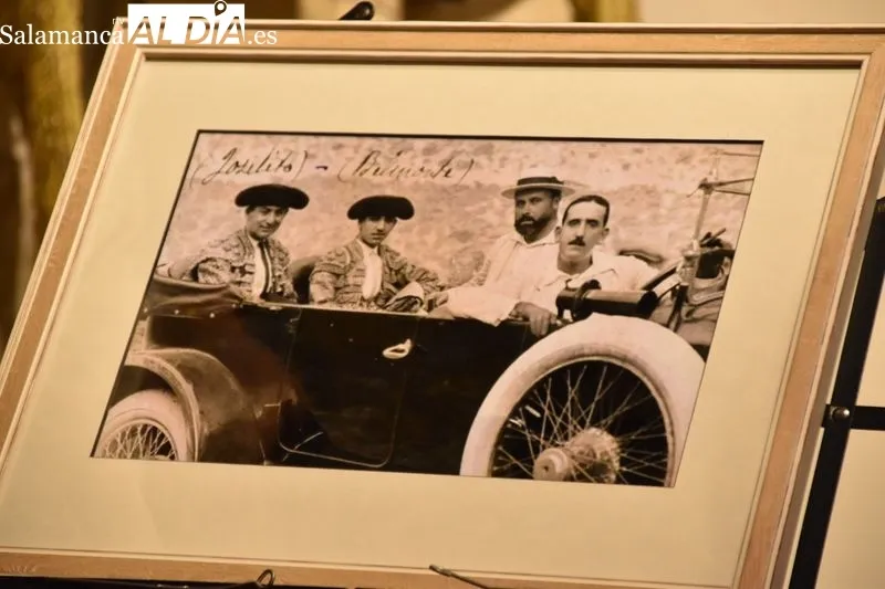 El Museo Taurino incorpora a su exposición una fotografía de Morante en Salamanca que rememora otra tomada 103 años atrás. Foto de Vanesa Martins