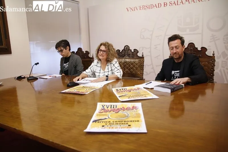 La vicerrectora de Ciencias de la Salud y Asuntos Sociales, Ana María Martín, junto a los codirectores del Congreso de Novela y Cine Negro de la USAL, los profesores de Filología Álex Martín Escribà y Javier Sánchez Zapatero. Foto de David Sañudo