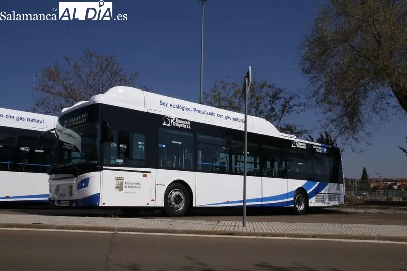 Presentación de cinco nuevos autobuses urbanos en Salamanca. Foto de David Sañudo