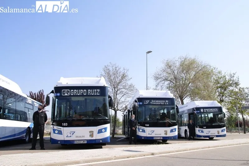 Presentación de cinco nuevos autobuses urbanos en Salamanca. Foto de David Sañudo