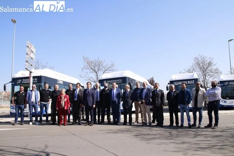 Presentación de cinco nuevos autobuses urbanos en Salamanca. Foto de David Sañudo